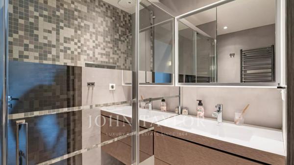 Penthouse rénové à pied du centre