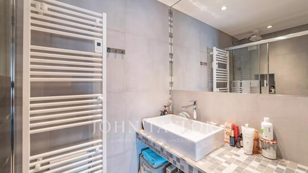 Penthouse rénové à pied du centre