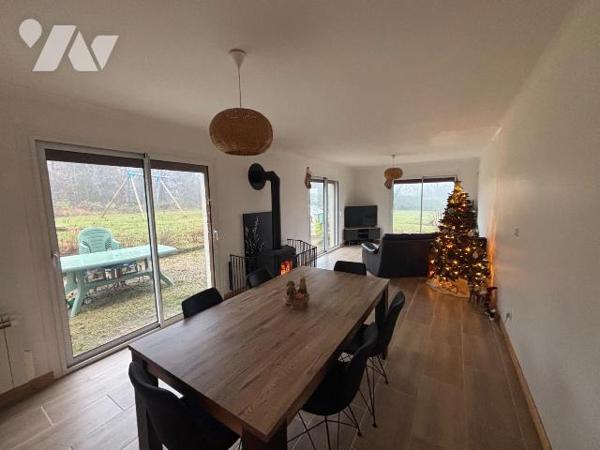 Nouveau mandat, pavillon indépendant de 5 pièces situé sur la commune de La Chapelle comprenant...