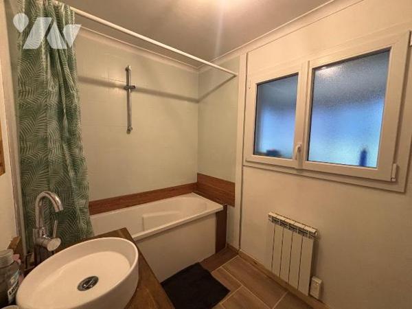 Nouveau mandat, pavillon indépendant de 5 pièces situé sur la commune de La Chapelle comprenant...