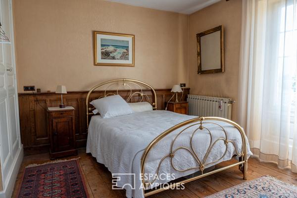 Maison de maître en centre ville avec ses dépendances et un grand jardin