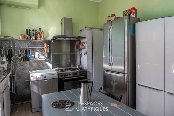 Maison de maître en centre ville avec ses dépendances et un grand jardin