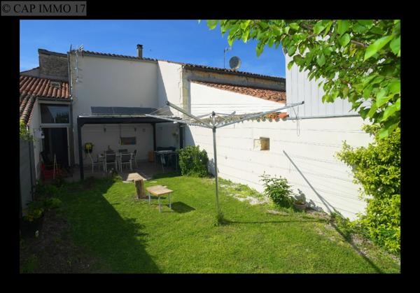 Maison de 93 m² en vente à SECTEUR SURGERES
