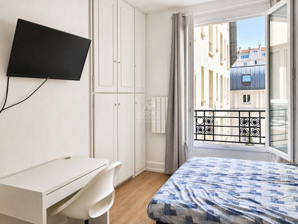 PARIS 18EME - MÉTRO - STUDIO LUMINEUX - MARCHÉ DE L'OLIVE 139 100 € **  - Référence  6845-SB