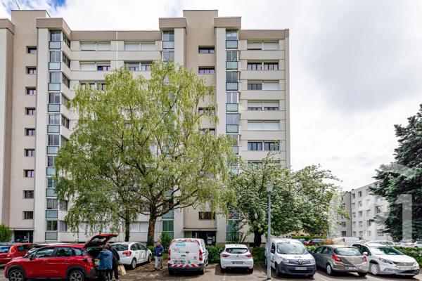 Appartement T2 à vendre  2 pièces - 46 m 2   ECHIROLLES  - 38