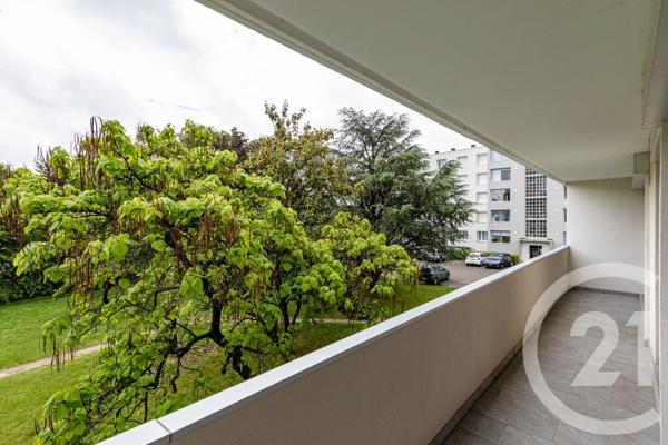 Appartement T2 à vendre  2 pièces - 46 m 2   ECHIROLLES  - 38