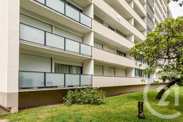 Appartement T2 à vendre  2 pièces - 46 m 2   ECHIROLLES  - 38