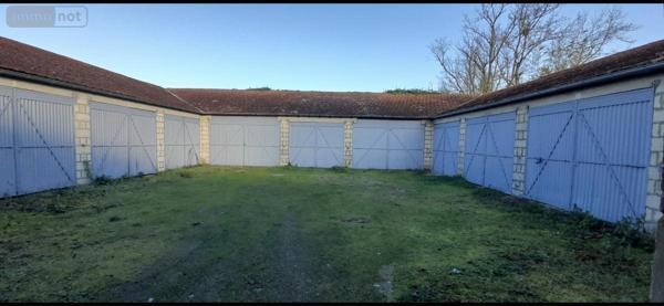 Garage - Parking à vendre à Saintes en Charente-Maritime (17100), ref : 17111-646