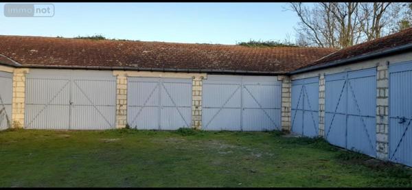Garage - Parking à vendre à Saintes en Charente-Maritime (17100), ref : 17111-646