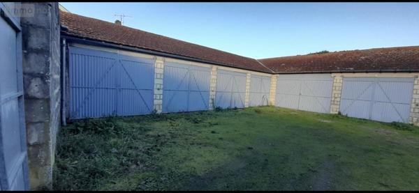 Garage - Parking à vendre à Saintes en Charente-Maritime (17100), ref : 17111-646