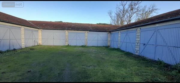Garage - Parking à vendre à Saintes en Charente-Maritime (17100), ref : 17111-646