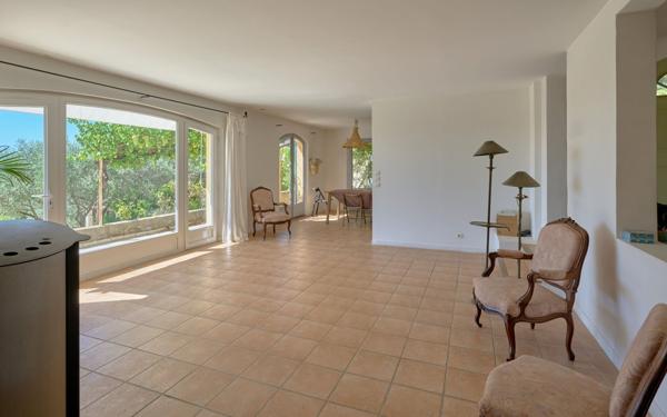 Maison à vendre    5 pièces • 204,49 m2 Forcalquier