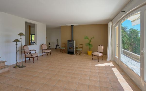 Maison à vendre    5 pièces • 204,49 m2 Forcalquier