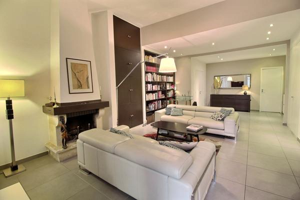 MARSEILLE 13008. Proche Prado, Rez-de-jardin avec dépendance