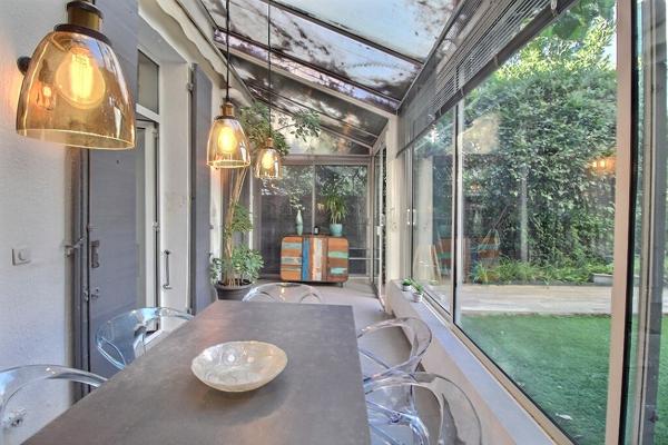 MARSEILLE 13008. Proche Prado, Rez-de-jardin avec dépendance