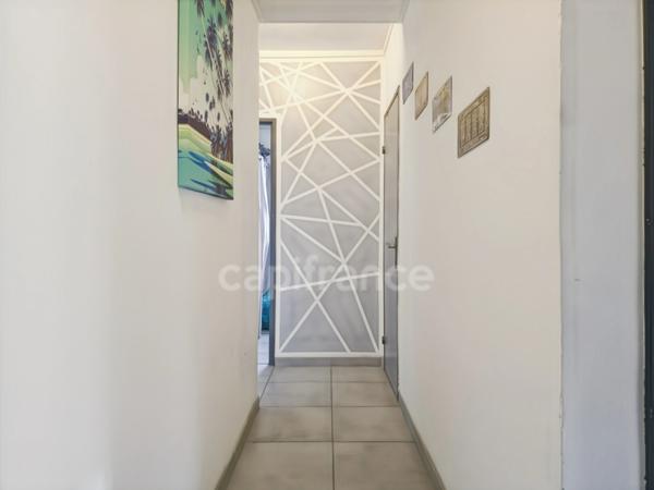 Appartement T4 de 72,10 m² avec cave - Avenue Felix Geneslay