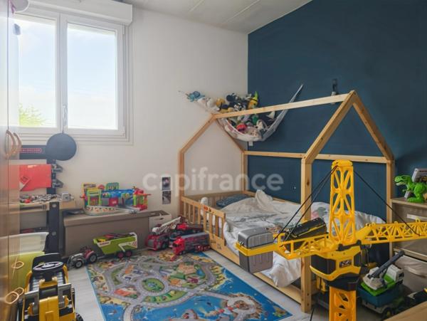 Appartement T4 de 72,10 m² avec cave - Avenue Felix Geneslay