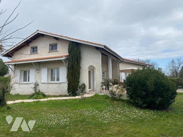 A VENDRE, Gironde, proche Bordeaux, PAREMPUYRE, proche centre ville au calme, sur un terrain d'...