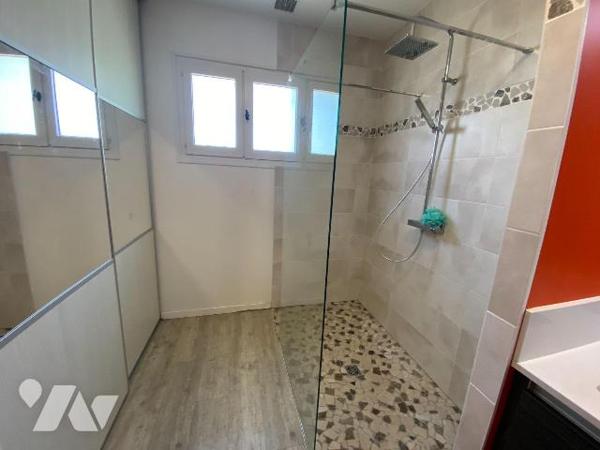 A VENDRE, Gironde, proche Bordeaux, PAREMPUYRE, proche centre ville au calme, sur un terrain d'...