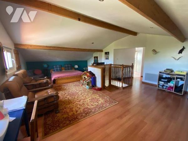 A VENDRE, Gironde, proche Bordeaux, PAREMPUYRE, proche centre ville au calme, sur un terrain d'...