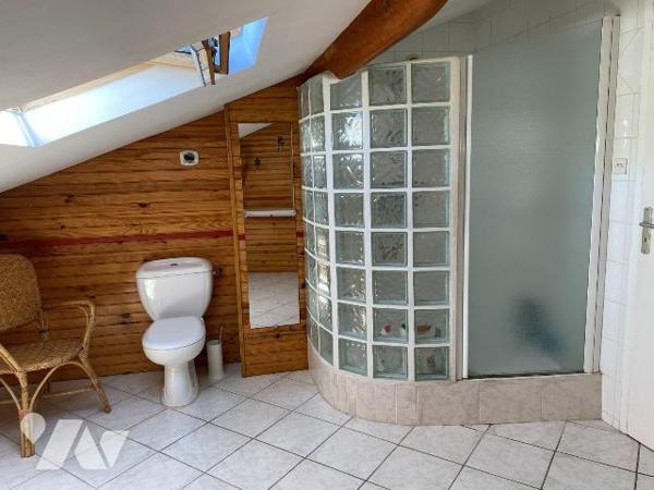 A VENDRE, Gironde, proche Bordeaux, PAREMPUYRE, proche centre ville au calme, sur un terrain d'...