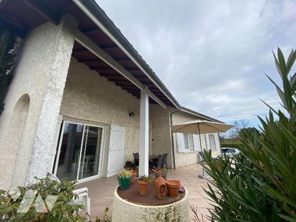 A VENDRE, Gironde, proche Bordeaux, PAREMPUYRE, proche centre ville au calme, sur un terrain d'...