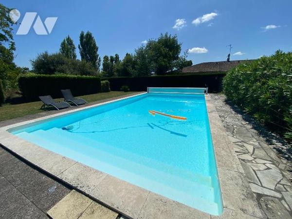 A VENDRE, Gironde, proche Bordeaux, PAREMPUYRE, proche centre ville au calme, sur un terrain d'...