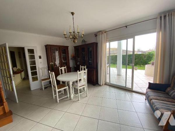 A VENDRE, Gironde, proche Bordeaux, PAREMPUYRE, proche centre ville au calme, sur un terrain d'...