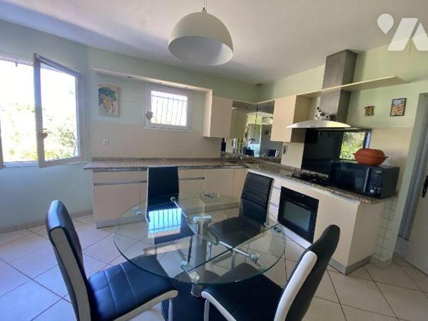 A VENDRE, Gironde, proche Bordeaux, PAREMPUYRE, proche centre ville au calme, sur un terrain d'...