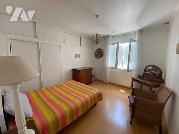 A VENDRE, Gironde, proche Bordeaux, PAREMPUYRE, proche centre ville au calme, sur un terrain d'...