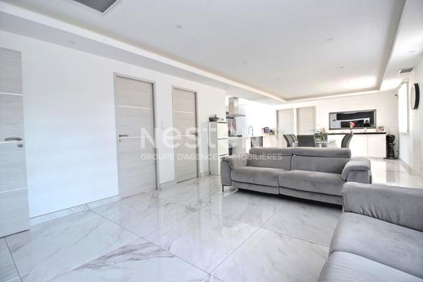 Marignane - A vendre Maison 5 pièces environ 110 m2 avec piscine et carport