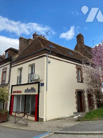 L AIGLE - immeuble commerce et appartement