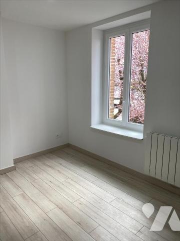 L AIGLE - immeuble commerce et appartement