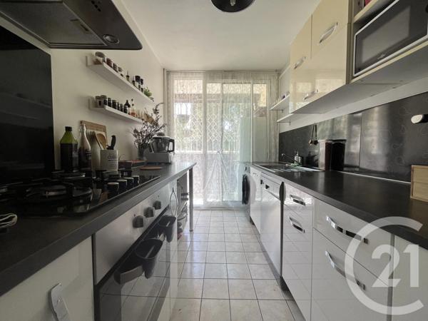 Appartement T5 à vendre  5 pièces - 81,18 m 2   MARSEILLE  - 13015
