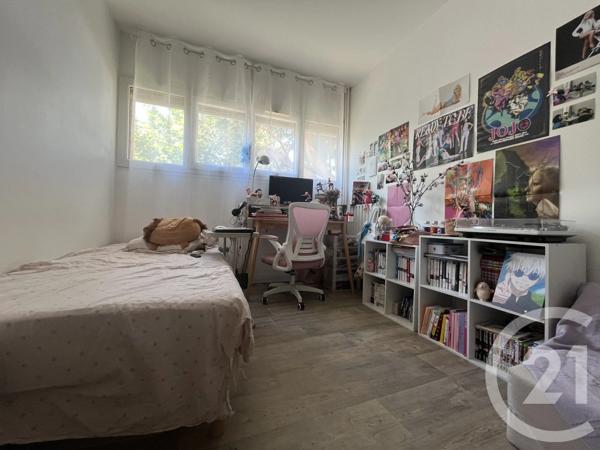 Appartement T5 à vendre  5 pièces - 81,18 m 2   MARSEILLE  - 13015
