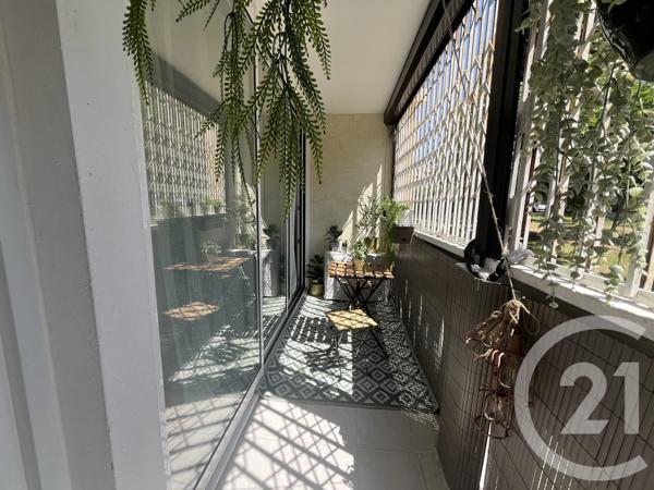 Appartement T5 à vendre  5 pièces - 81,18 m 2   MARSEILLE  - 13015