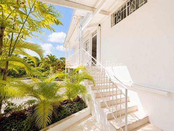 Location
                Appartement87,29 m² - 3 Pièces -
                    ste ANNE (97180)