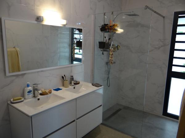 Appartement T3 d'exception de 80m2 vue océan SAINT GILLES LES BAINS (974)