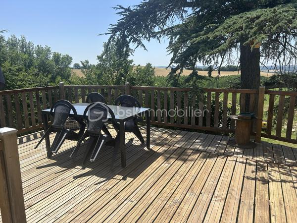 Succombez au charme de cet ensemble immobilier en pierres situé au calme sur un joli terrain de 27 hectares avec étang et un puits, en hauteur à l'abri de toute nuisance, à 20 mn environ d'Agen, à quelques minutes des commerces et commodités, 
Idéal pour un rassemblement familial, ou projet événementiel, équestre, ou lancement d'une activité de gîtes...
La belle entrée privative avec son portail en fer forgé vous mène à une superbe propriété constituée de plusieurs maisons qui ont leur entrée distincte et leur espace extérieur personnel permettant à chacun de disposer en toute intimité de son extérieur.
-Une première maison de maître de 426 M2 vous ouvre ses portes sur une belle pièce de vie avec cuisine équipée et son ilot central et poêle à bois, 2 grands salons,
4 chambres avec salles d'eau pour chacune dont une en rez de chaussée, beaux parquets.
 Très grand comble au 2è étage avec salle d'eau et aménageable  (dispose du chauffage) pouvant recevoir 3 à 4 chambres supplémentaires. Cave.
-Un gite de 55 m2 avec entrée et terrasse indépendantes, à proximité de cette bâtisse,
-Une maison de 280 m² vous attend à proximité du magnifique porche. Elle vous ouvre ses portes sur une superbe pièce de vie très lumineuse de 170 m² avec cuisine équipée, 5 chambres dont 1 suite parentale, 1 salle d'eau et 2 autres salles d'eau à terminer, une mezzanine, et à l'extérieur une terrasse et jardin privatif. 
Isolation des murs en chanvre, plafond en laine de bois,
-Un autre gîte de 90 m² avec superbe pigeonnier vous ouvre ses portes sur une jolie pièce de vie, 2 chambres à l'étage, 2 salles d'eau, un jardin privatif,
- Un gîte supplémentaire de 90 m² avec pièce de vie de 36 M2,  2 chambres, 2 salles d'eau, il dispose également d'un accès jardin privatif,
- garage fermé 140 m² + un garage ouvert transformable en habitation,
La bergerie de 250 m² sur 2 niveaux, charpente traditionnelle, peut être idéale pour une salle de réception (alimentée en eau et électricité, triphasé).
A distance des habitations, vous pouvez profiter d'un espace piscine en surplomb, avec vue sur la campagne. Un SPA vous attend également sur une des terrasses.
- 1 source avec un étang ainsi qu'un puit se trouvent sur la propriété. 
L'ensemble des maisons a été restauré dans le respect du charme de l'ancien, avec des équipements récents.
Isolation complète des bâtisses,
Le chauffage central est assuré soit par une chaudière à granules installée en 2015 soit par des poêles à bois, soit par clim réversible.
Le système d'assainissement est conforme et conçu pour accueillir 30 personnes.

Vous ne pourrez que tomber amoureux de cette propriété au charme indéniable et aux multiples possibilités !
A votre disposition pour une visite ou pour tout renseignement utile à votre projet !