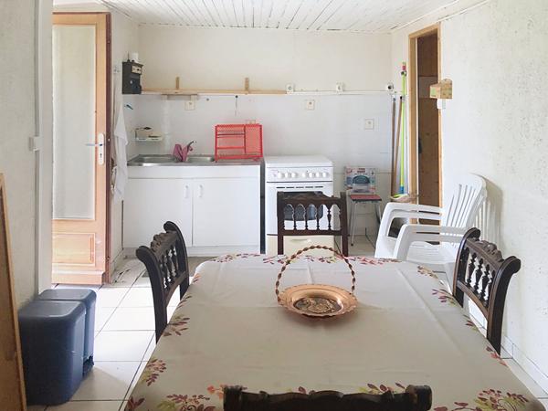 Ensemble de 3 logements avec dépendances, garage et terrain dans centre ville de Lapte