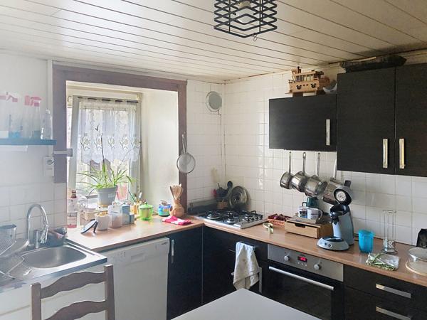 Ensemble de 3 logements avec dépendances, garage et terrain dans centre ville de Lapte