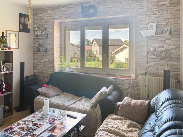 Ensemble de 3 logements avec dépendances, garage et terrain dans centre ville de Lapte