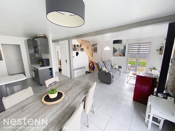 Maison contemporaine de 2015 avec vie de plain pied, proche bourg et école à pied