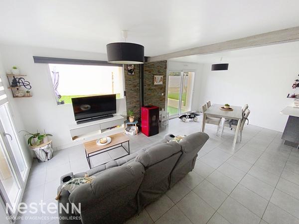 Maison contemporaine de 2015 avec vie de plain pied, proche bourg et école à pied