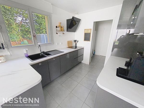 Maison contemporaine de 2015 avec vie de plain pied, proche bourg et école à pied