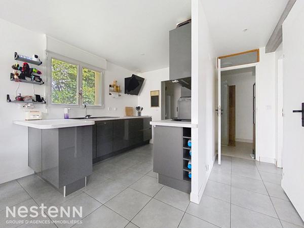 Maison contemporaine de 2015 avec vie de plain pied, proche bourg et école à pied