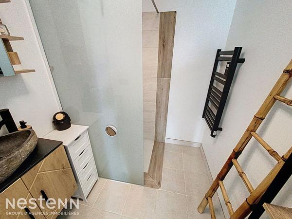 Maison contemporaine de 2015 avec vie de plain pied, proche bourg et école à pied