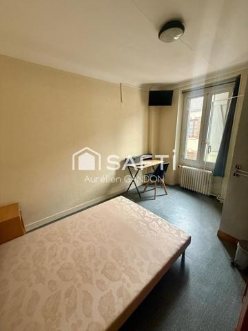 Immeuble avec restaurant et cuisine et chambres d'hotes