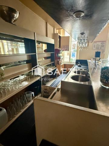 Immeuble avec restaurant et cuisine et chambres d'hotes