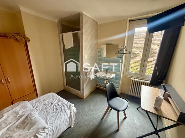 Immeuble avec restaurant et cuisine et chambres d'hotes